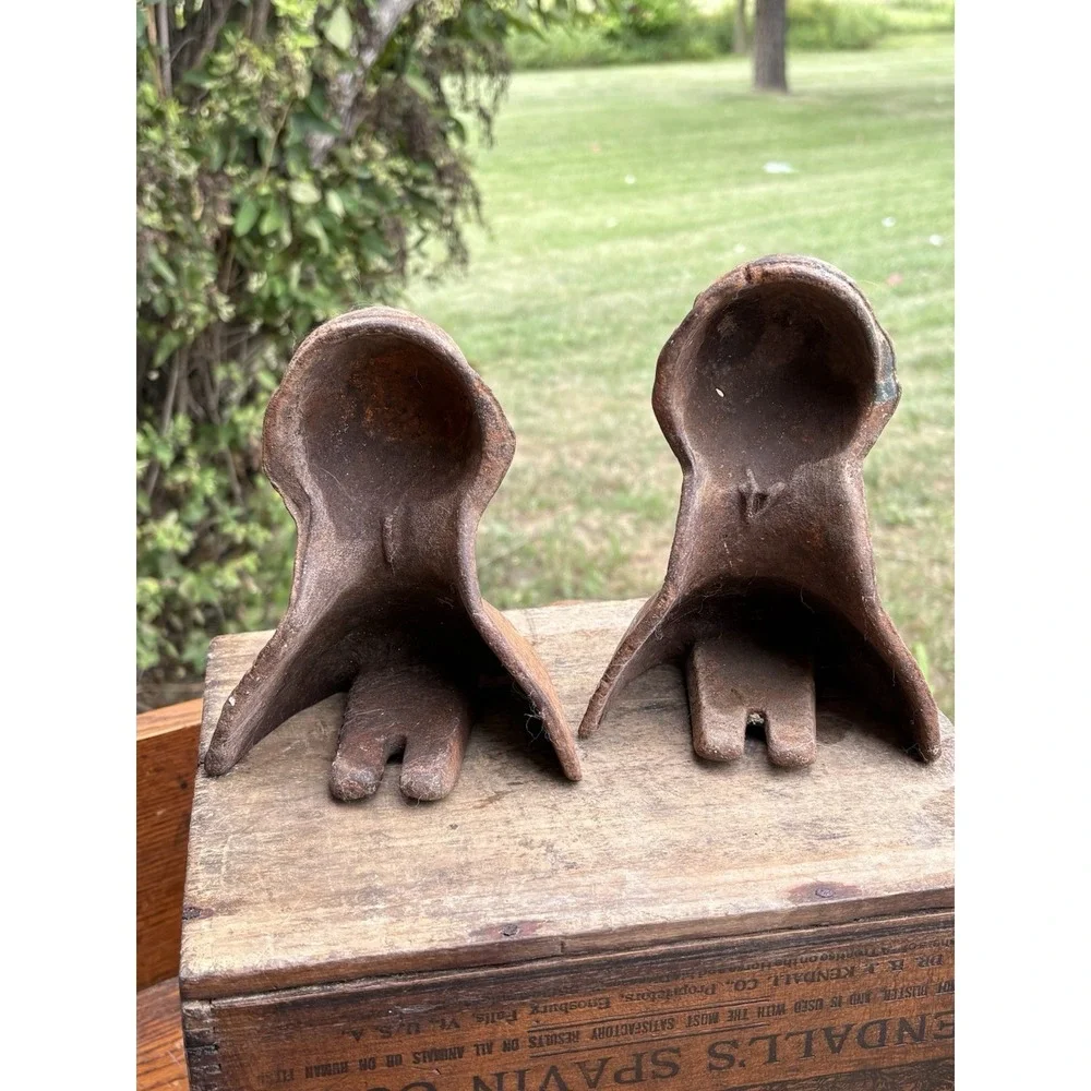 Set of 2 Antique Cast Iron Claw Feet for Bath Tub Patina Book Ends Rustic